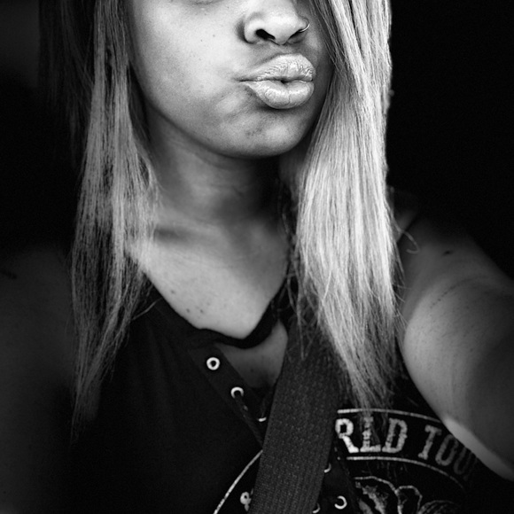 Meet your Posher, Tay - Picture 5 of 5